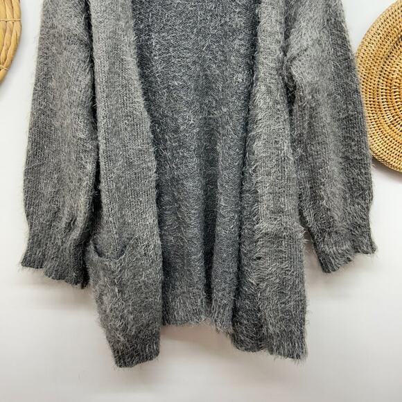 NEW VICI Lucca Gray Fuzzy Belted Timeless Touch Pocketed Cardigan Sweater Large - Picture 4 of 7